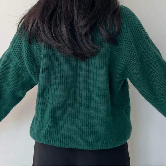 TNA Aritzia Forest Green V-Neck Chunky Ribbed Knit Jumper - Picture 3 of 5